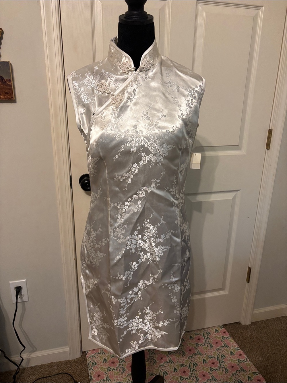 Elegant White Floral Satin Cheongsam Dress Small 38